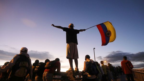 Demonstrators take part in a protest demanding government action to tackle poverty, police violence and inequalities in healthcare and education systems, in Bogota, Colombia, May 19, 2021 - Sputnik International