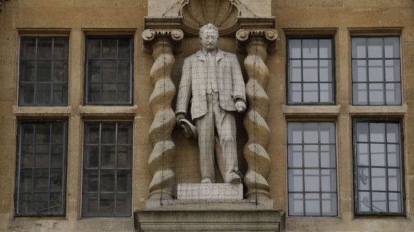 The statue of Cecil Rhodes on the facade of Oriel College in Oxford, England.  - Sputnik International