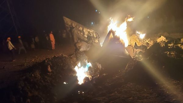 MiG-21 fighter jet of the Indian Air Force crashed at village Langeana in Baghapurana sub-division of Moga, Punjab. - Sputnik International