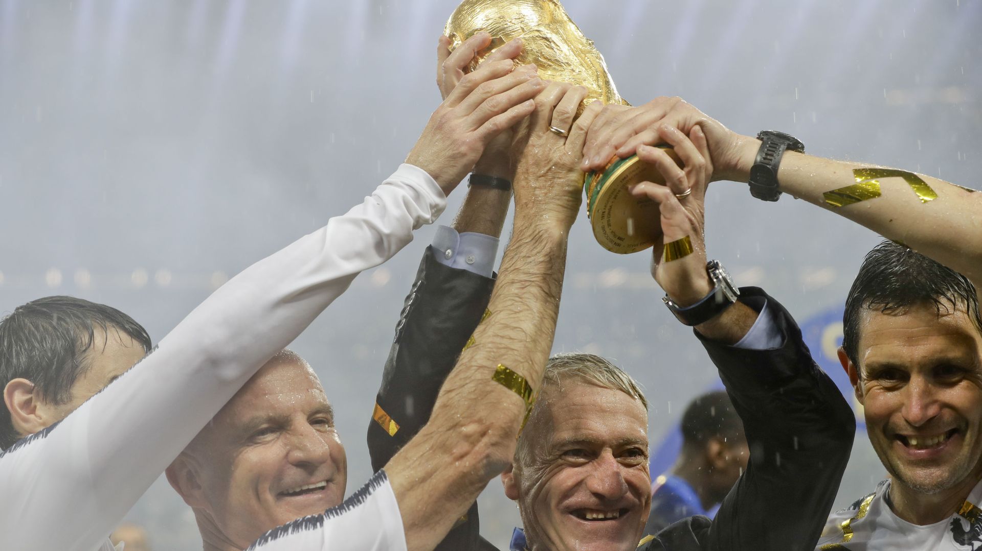 France head coach Didier Deschamps holds the World Cup after defeating Croatia in the 2018 final in Moscow. France head coach Didier Deschamps holds the World Cup after defeating Croatia in the 2018 final in Moscow. - Sputnik International, 1920, 21.05.2021