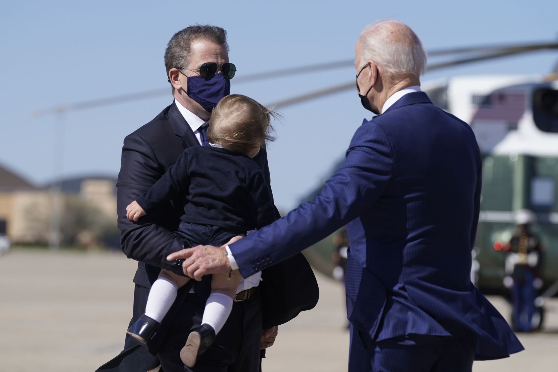 Joe Biden (right), his son Hunter Biden (left) and grandson Beau Biden (centre) Joe Biden (right), his son Hunter Biden (left) and grandson Beau Biden (centre) - Sputnik International, 1920, 07.09.2021