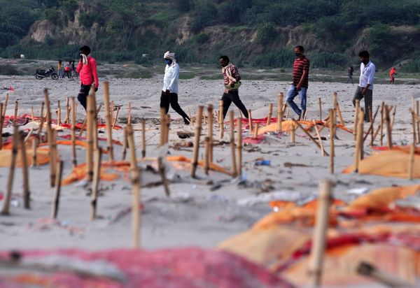 Mass Graves of COVID-19 Victims Along Banks of India's Ganges - Sputnik International