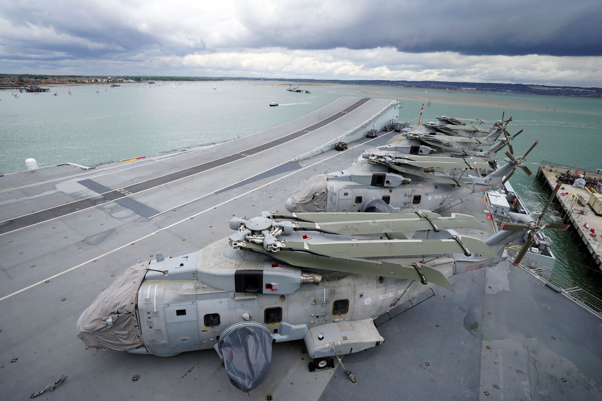 Royal Navy Merlin helicopters are seen on the flight deck during Britain's Queen Elizabeth's visit to HMS Queen Elizabeth ahead of the ship's maiden deployment at HM Naval Base in Portsmouth, Britain May 22, 2021 Royal Navy Merlin helicopters are seen on the flight deck during Britain's Queen Elizabeth's visit to HMS Queen Elizabeth ahead of the ship's maiden deployment at HM Naval Base in Portsmouth, Britain May 22, 2021 - Sputnik International, 1920, 13.09.2021