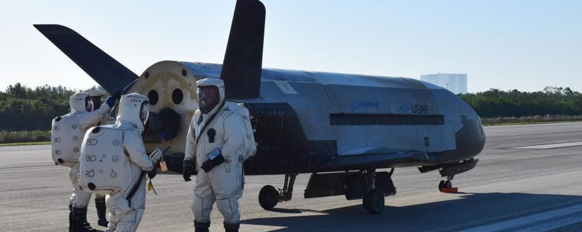 The Air Force's X-37B Orbital Test Vehicle mission 4 landed at NASA 's Kennedy Space Center Shuttle Landing Facility May 7, 2017.  - Sputnik International, 1920, 22.05.2021