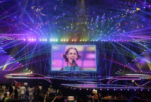 Dadi og Gagnamagnid from Iceland perform 10 years via video link. - Sputnik International