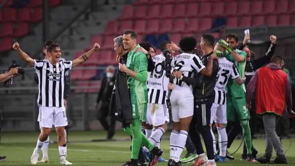 Soccer Football - Serie A - Bologna v Juventus - Stadio Renato Dall'Ara, Bologna, Italy - May 23, 2021 Juventus players celebrate qualifying for the Champions League - Sputnik International