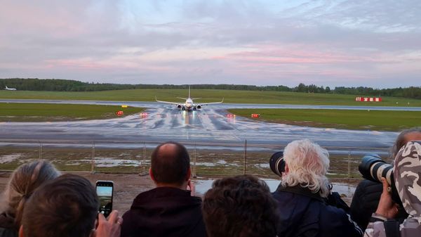 A Ryanair aircraft, which was carrying Belarusian opposition blogger and activist Roman Protasevich and diverted to Belarus, where authorities detained him, lands at Vilnius Airport in Vilnius, Lithuania May 23, 2021. - Sputnik International
