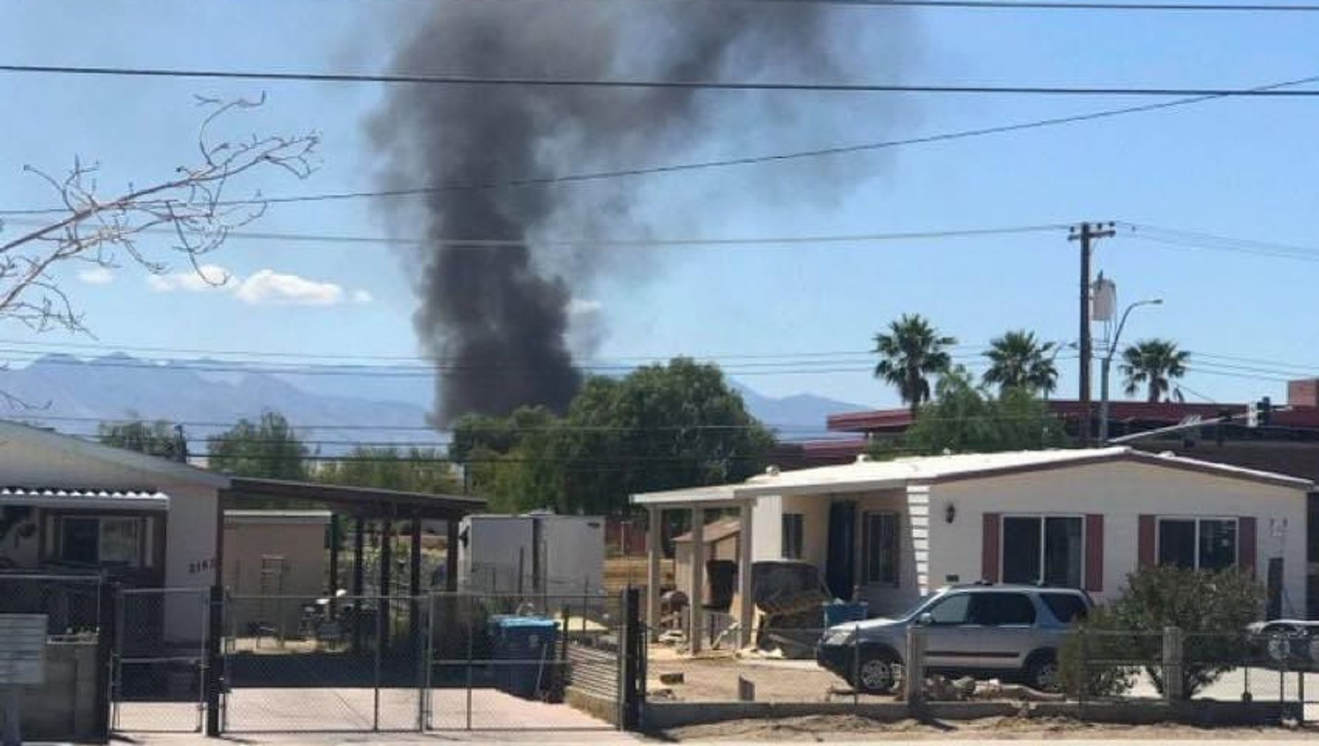 A photo of the downed US military plane near Nellis Air Force Base in Las Vegas, Nevada posted on Twitter. A photo of the downed US military plane near Nellis Air Force Base in Las Vegas, Nevada posted on Twitter. - Sputnik International, 1920, 25.05.2021