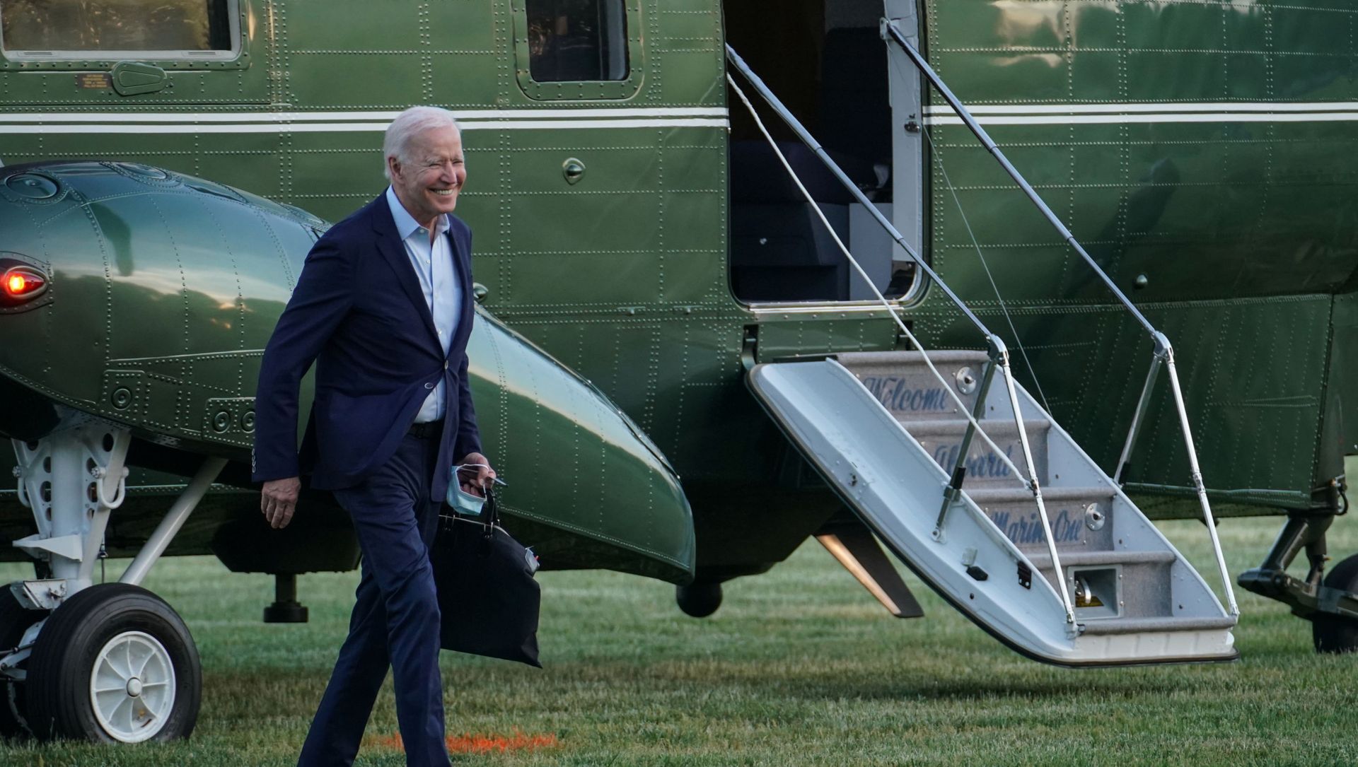 U.S. President Joe Biden walks from Marine One to a motorcade after a weekend trip to Camp David at the Ellipse near the White House in Washington, U.S., May 23, 2021. U.S. President Joe Biden walks from Marine One to a motorcade after a weekend trip to Camp David at the Ellipse near the White House in Washington, U.S., May 23, 2021. - Sputnik International, 1920, 25.05.2021
