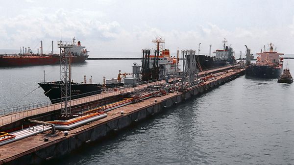 The public oil company Rosneft-Tuapsenefteprodukt is the main petroleum-shipment facility in southern Russia - Sputnik International