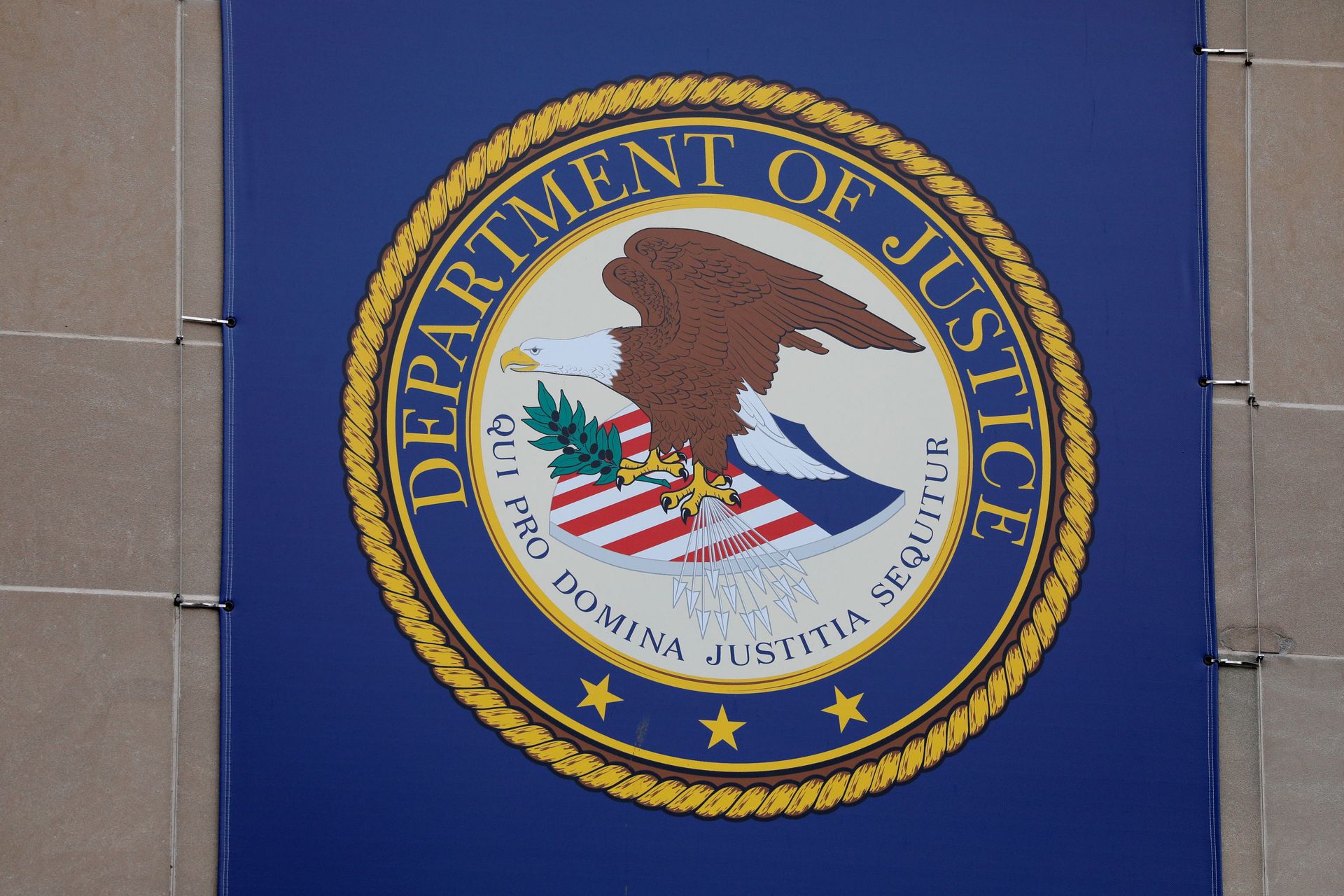 The crest of the United States Department of Justice (DOJ) is seen at their headquarters in Washington, D.C., U.S., May 10, 2021. The crest of the United States Department of Justice (DOJ) is seen at their headquarters in Washington, D.C., U.S., May 10, 2021. - Sputnik International, 1920, 07.09.2021