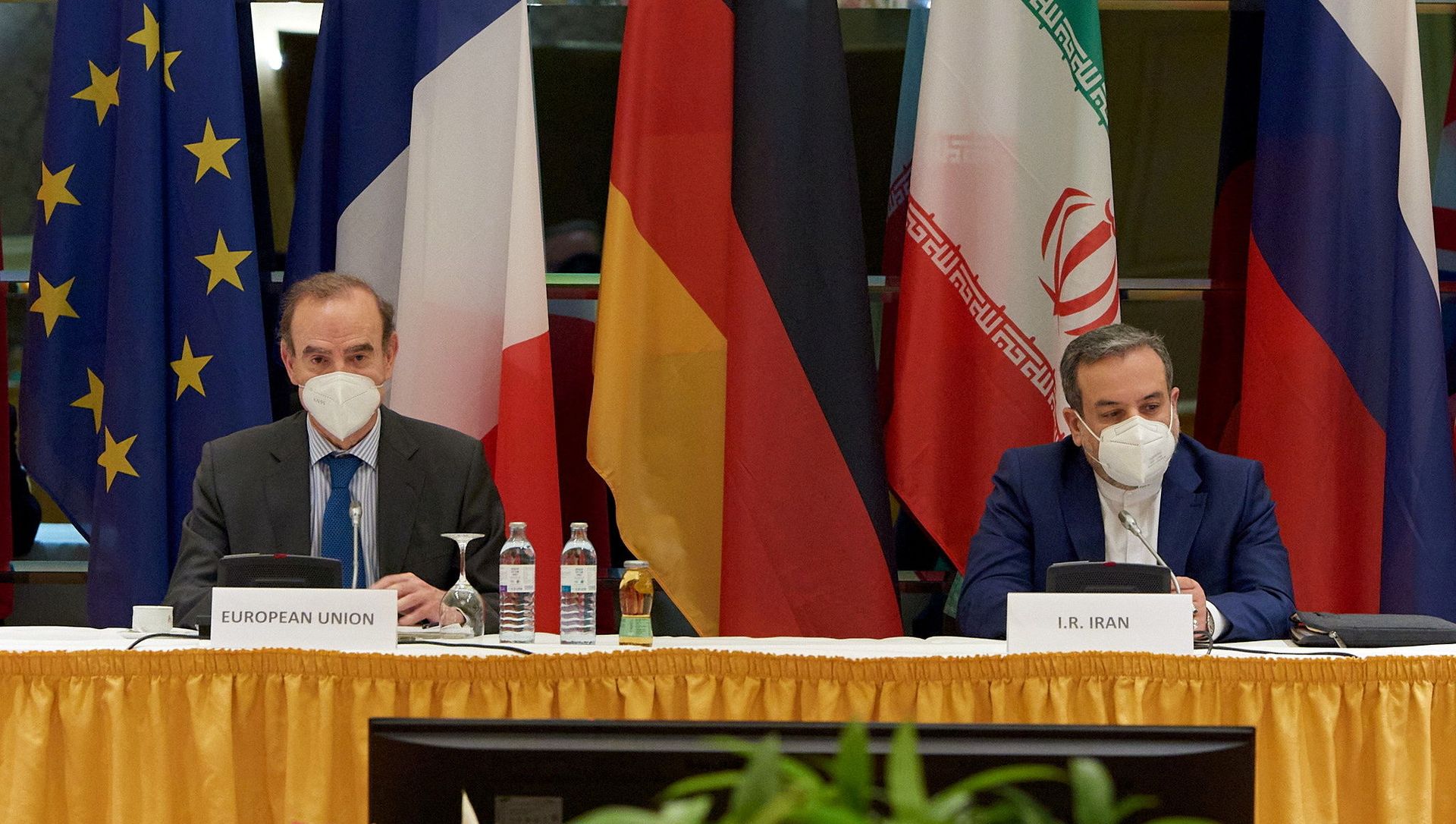 European External Action Service (EEAS) Deputy Secretary General Enrique Mora and Iranian Deputy at Ministry of Foreign Affairs Abbas Araghchi wait for the start of a meeting of the JCPOA Joint Commission in Vienna, Austria May 1, 2021 European External Action Service (EEAS) Deputy Secretary General Enrique Mora and Iranian Deputy at Ministry of Foreign Affairs Abbas Araghchi wait for the start of a meeting of the JCPOA Joint Commission in Vienna, Austria May 1, 2021 - Sputnik International, 1920, 25.05.2021