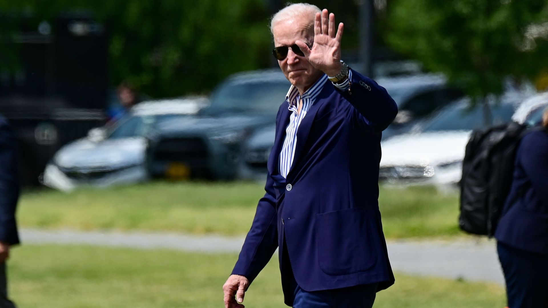U.S. President Joe Biden waves as he walks across the Ellipse as he departs the White House for Camp David, in Washington, U.S., May 22, 2021 U.S. President Joe Biden waves as he walks across the Ellipse as he departs the White House for Camp David, in Washington, U.S., May 22, 2021 - Sputnik International, 1920, 25.05.2021