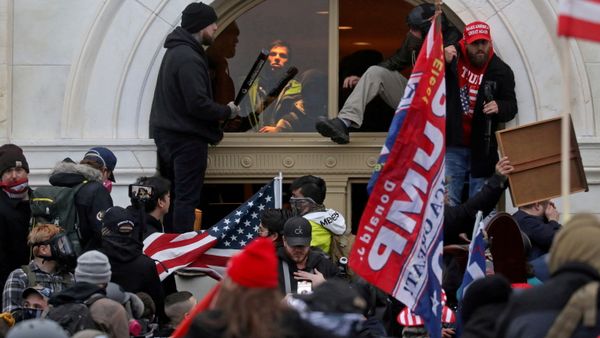 The US Capitol Building is stormed by pro-Trump protesters on Jan. 6, 2021 - Sputnik International