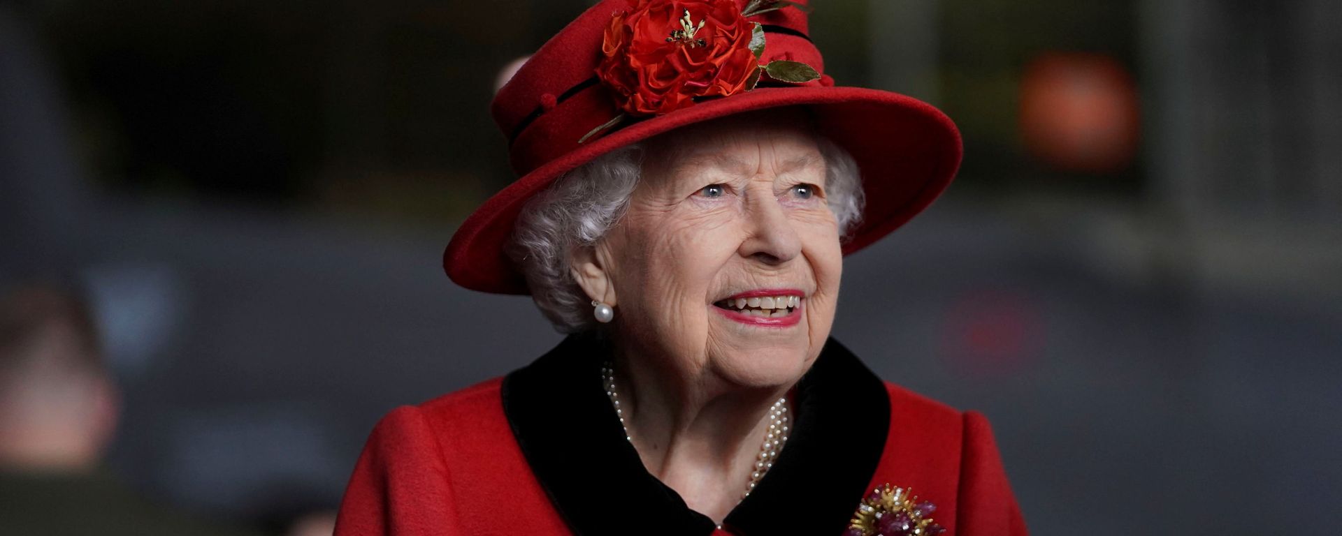 Britain's Queen Elizabeth visits HMS Queen Elizabeth ahead of the ship's maiden deployment at HM Naval Base in Portsmouth, Britain May 22, 2021. Britain's Queen Elizabeth visits HMS Queen Elizabeth ahead of the ship's maiden deployment at HM Naval Base in Portsmouth, Britain May 22, 2021. - Sputnik International, 1920, 19.10.2021