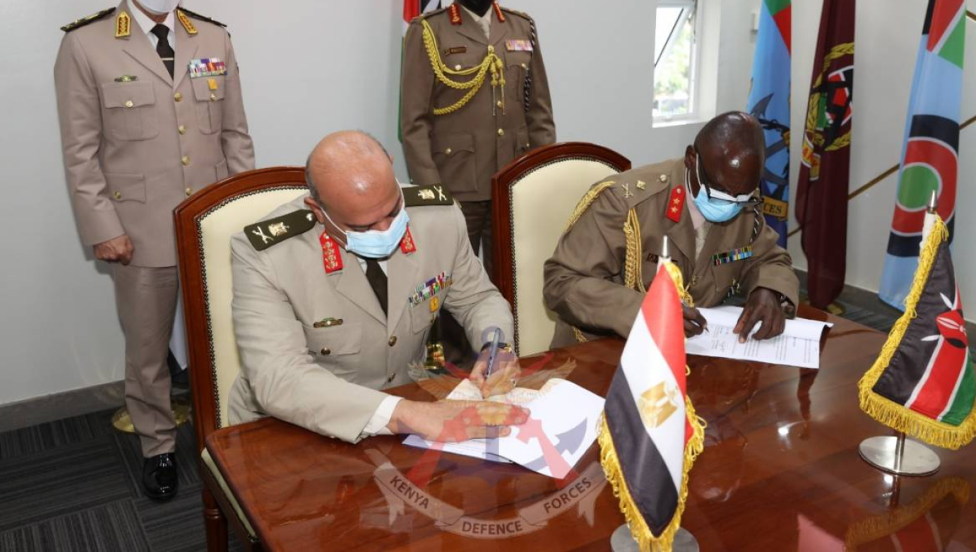Egyptian Chief-of-Staff Lieutenant General Mohamed Farid and Kenya’s Chief of Defence Genera; Robert Kibochi sign a Technical Agreement on Defence Cooperation aimed at deepening partnership in matters of mutual benefit in Nairobi, Kenya, on May 26, 2021. Egyptian Chief-of-Staff Lieutenant General Mohamed Farid and Kenya’s Chief of Defence Genera; Robert Kibochi sign a Technical Agreement on Defence Cooperation aimed at deepening partnership in matters of mutual benefit in Nairobi, Kenya, on May 26, 2021. - Sputnik International, 1920, 27.05.2021
