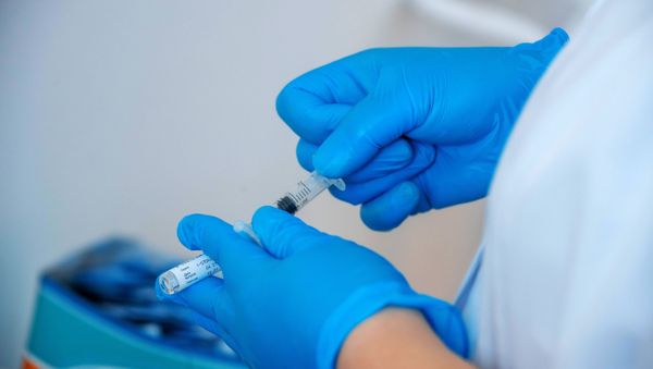 A medical officer draws a Covid-19 vaccine into a syringe at the Yakutsk Medical Center to vaccinate city residents. In Yakutia, by the beginning of July, they want to vaccinate at least 70% of the adult population against coronavirus in most regions of the republic. - Sputnik International