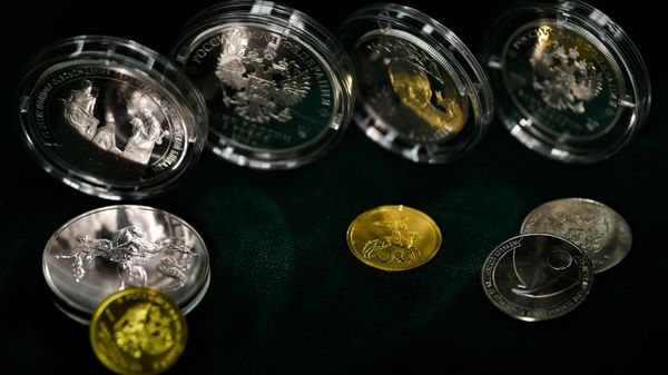 Russian ruble commemorative coins made of silver and gold  - Sputnik International