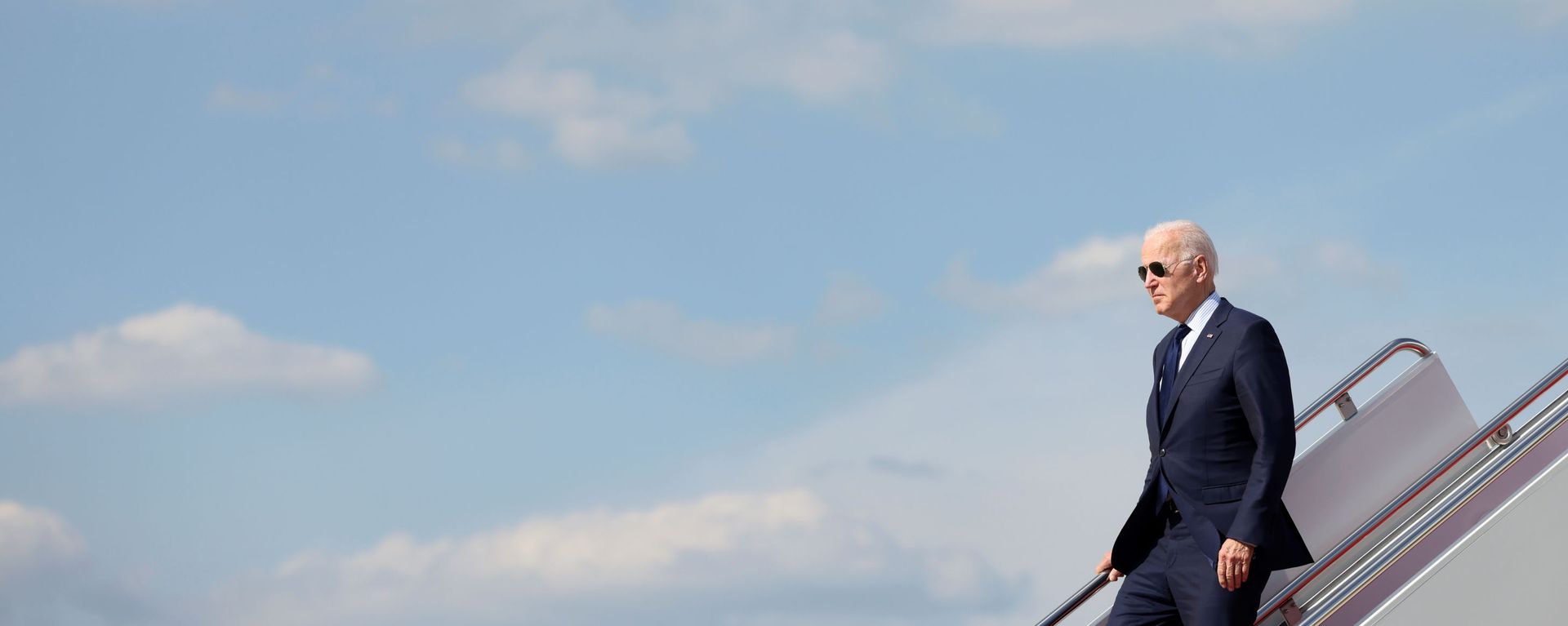 US President Joe Biden disembarks from Air Force One after landing at Joint Base Andrews, Maryland, US on 27 May 2021. - Sputnik International, 1920, 01.07.2021
