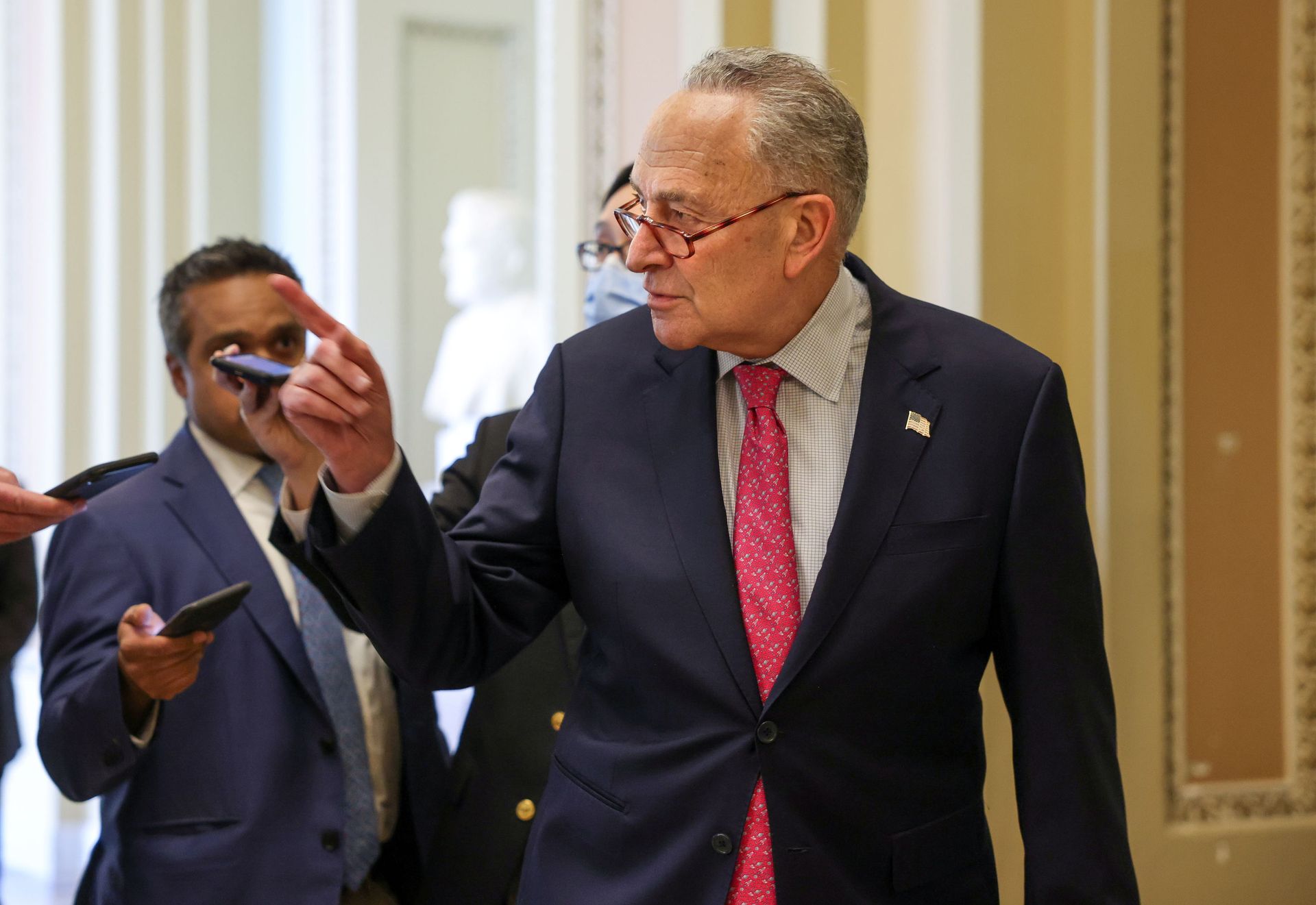 U.S. Senate Majority Leader Chuck Schumer (D-NY) talks to reporters as he heads to the Senate floor in Washington, U.S., May 17, 2021. U.S. Senate Majority Leader Chuck Schumer (D-NY) talks to reporters as he heads to the Senate floor in Washington, U.S., May 17, 2021. - Sputnik International, 1920, 07.09.2021
