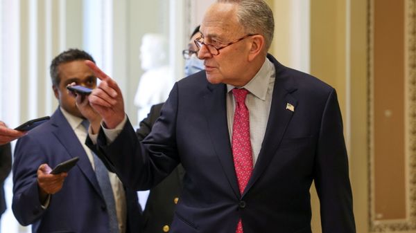 U.S. Senate Majority Leader Chuck Schumer (D-NY) talks to reporters as he heads to the Senate floor in Washington, U.S., May 17, 2021.  - Sputnik International