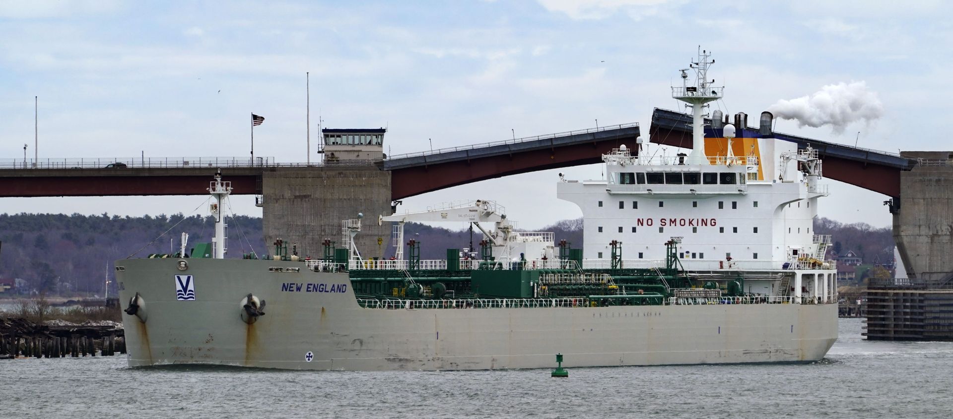 An oil tanker owned by Irving Oil arrives in Portland Harbor to unload fuel, Thursday, April 22, 2021, in South Portland, Maine. An oil tanker owned by Irving Oil arrives in Portland Harbor to unload fuel, Thursday, April 22, 2021, in South Portland, Maine. - Sputnik International, 1920, 28.05.2021