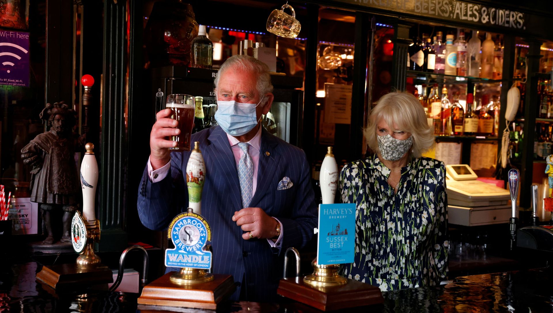 Britain's Prince Charles and Camilla, the Duchess of Cornwall visit Clapham Old Town in London, Britain, May 27, 2021. Britain's Prince Charles and Camilla, the Duchess of Cornwall visit Clapham Old Town in London, Britain, May 27, 2021. - Sputnik International, 1920, 28.05.2021