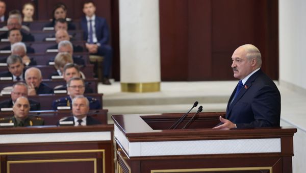 Belarusian President Alexander Lukashenko delivers a speech during a meeting with parliamentarians, members of the Constitutional Commission and representatives of public administration bodies, in Minsk, Belarus May 26, 2021. - Sputnik International