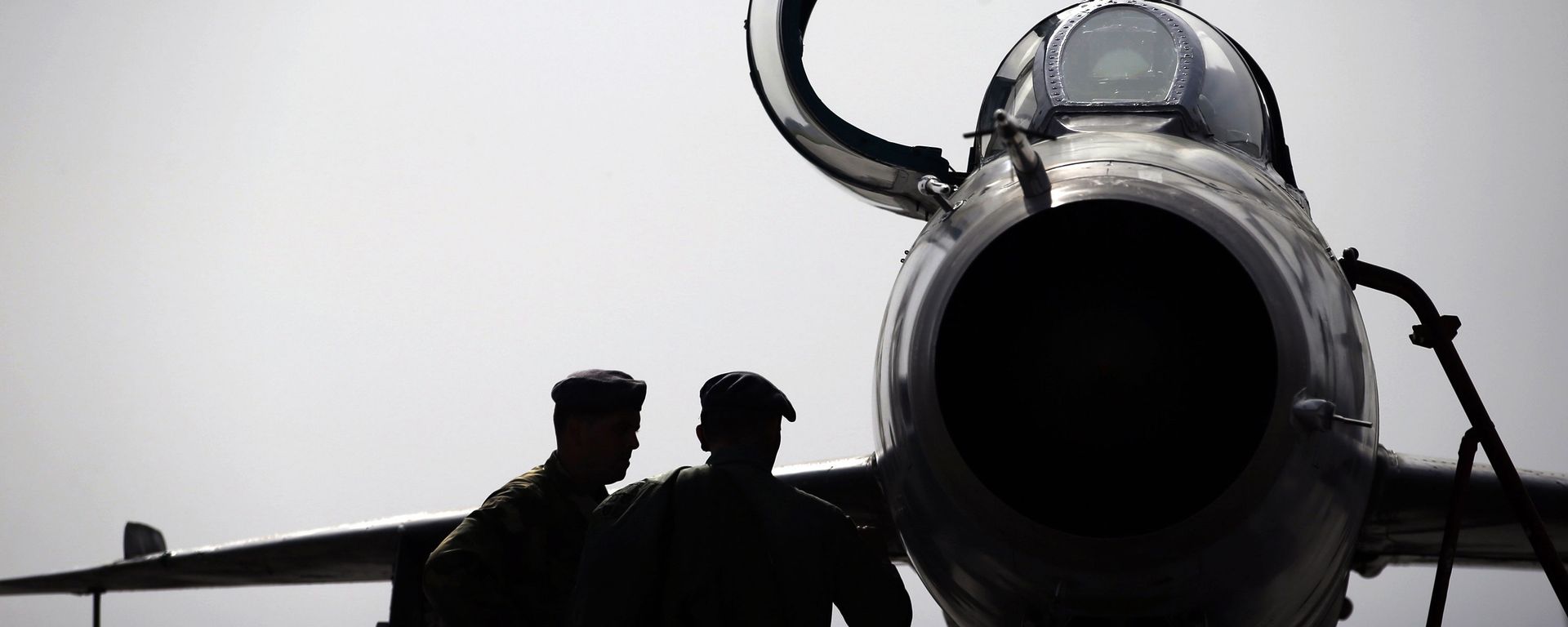 In this Wednesday, April 6, 2016 photo, ground crew prepares a Mig 21 fighter jet for a flight at the military airport Batajnica, near Belgrade, Serbia In this Wednesday, April 6, 2016 photo, ground crew prepares a Mig 21 fighter jet for a flight at the military airport Batajnica, near Belgrade, Serbia - Sputnik International, 1920, 25.07.2022