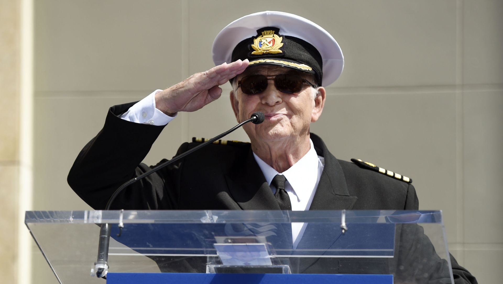 FILE - In this May 10, 2018 file photo, Gavin MacLeod, a cast member on the TV series The Love Boat, salutes the crowd as he speaks at a Friends of Hollywood Walk of Fame honorary star plaque ceremony for the cast and Princess Cruises in Los Angeles. Gavin MacLeod has died. His nephew told the trade paper Variety that MacLeod died early Saturday, May 29, 2021. FILE - In this May 10, 2018 file photo, Gavin MacLeod, a cast member on the TV series The Love Boat, salutes the crowd as he speaks at a Friends of Hollywood Walk of Fame honorary star plaque ceremony for the cast and Princess Cruises in Los Angeles. Gavin MacLeod has died. His nephew told the trade paper Variety that MacLeod died early Saturday, May 29, 2021. - Sputnik International, 1920, 30.05.2021
