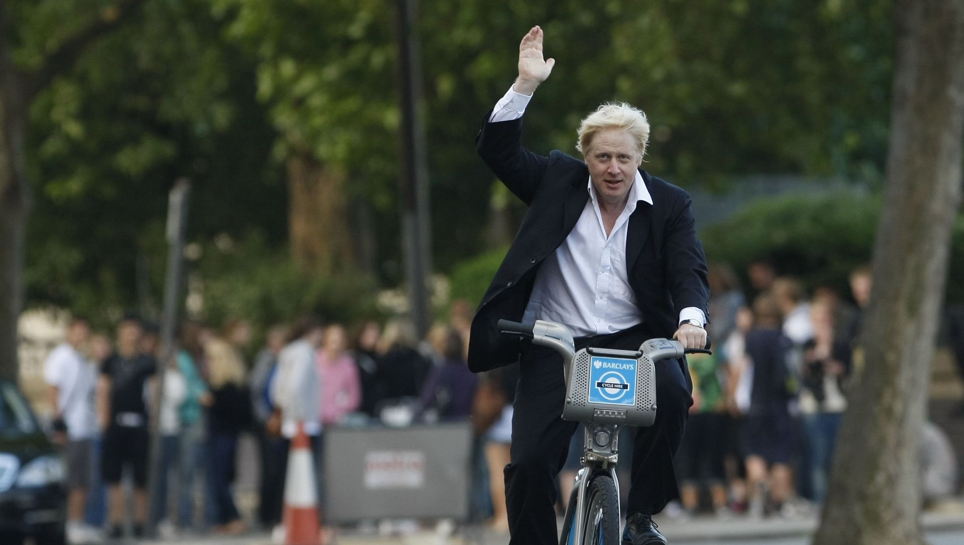 Boris Johnson Mayor of London waves to the media as he helps launch a new cycle hire scheme in London, Friday, July 30, 2010 Boris Johnson Mayor of London waves to the media as he helps launch a new cycle hire scheme in London, Friday, July 30, 2010 - Sputnik International, 1920, 30.05.2021