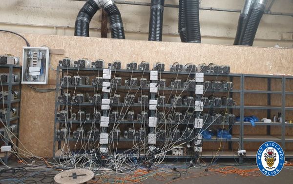 Crypto mine. Photo by West Midlands Police, UK. - Sputnik International