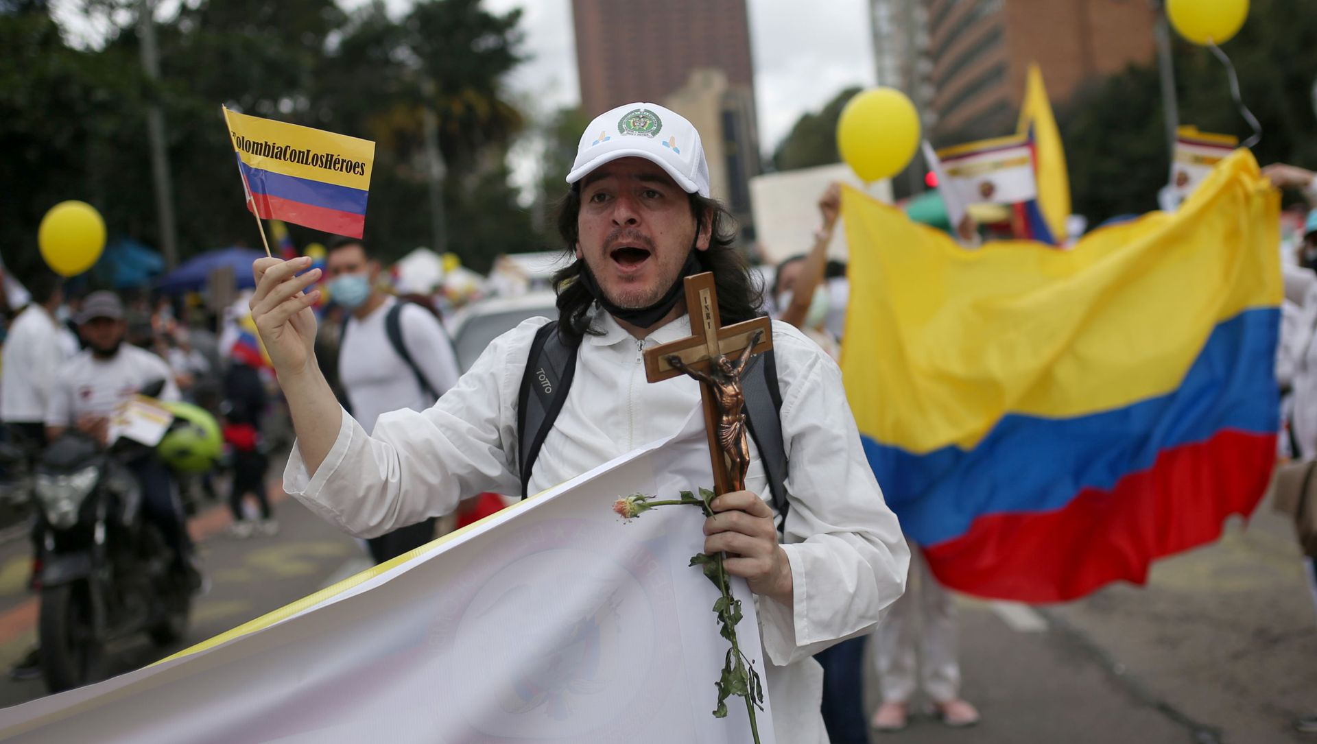 A man gestures as people march in opposition to road blockades and violence after a month of national protests, in Bogota, Colombia May 30, 2021. A man gestures as people march in opposition to road blockades and violence after a month of national protests, in Bogota, Colombia May 30, 2021. - Sputnik International, 1920, 31.05.2021