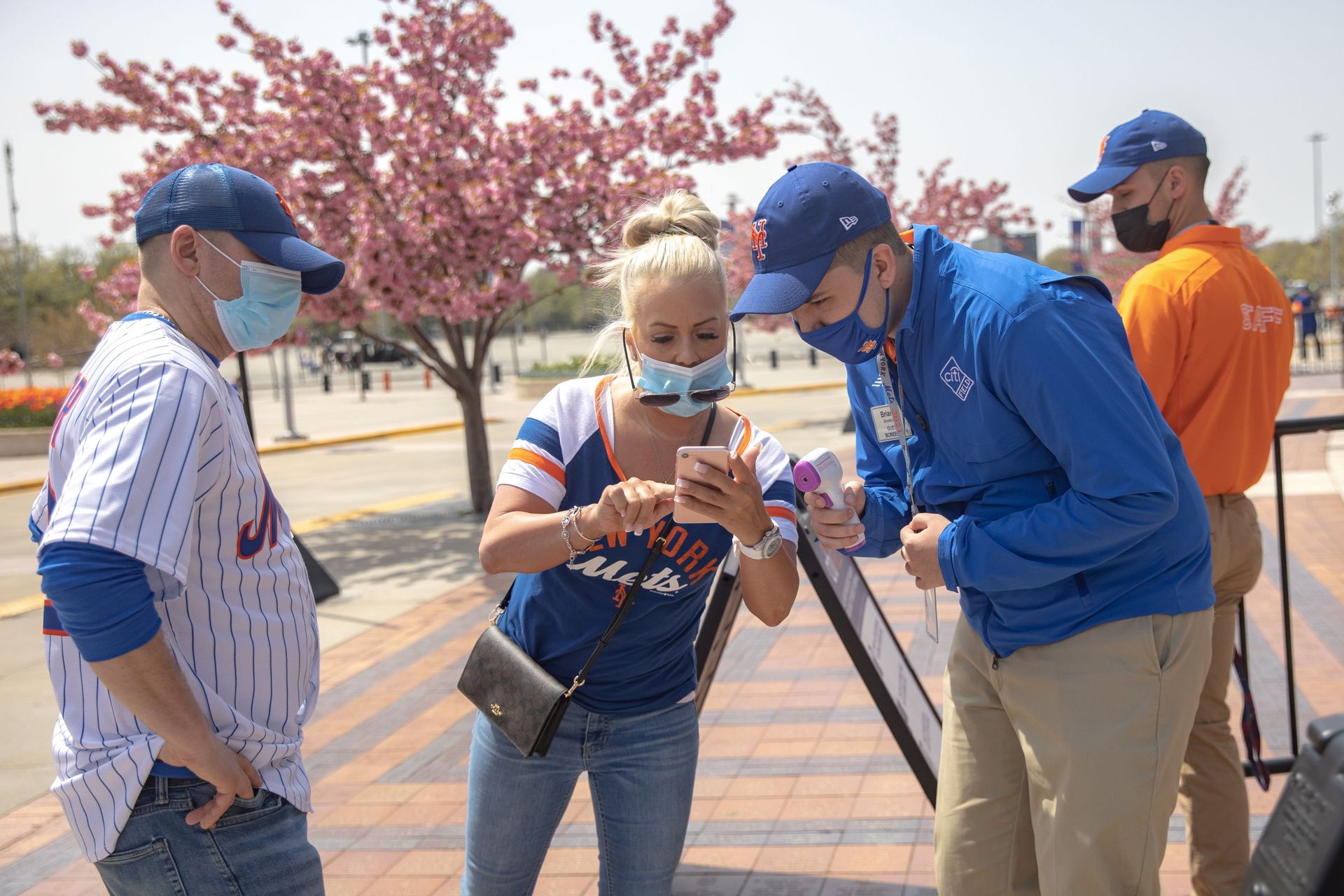 A fan shows a vaccine passport on her phone as she arrives for a New York Mets game, during the coronavirus disease (COVID-19) pandemic, at Citi Field in the Queens borough of New York City, U.S., April 24, 2021 A fan shows a vaccine passport on her phone as she arrives for a New York Mets game, during the coronavirus disease (COVID-19) pandemic, at Citi Field in the Queens borough of New York City, U.S., April 24, 2021 - Sputnik International, 1920, 07.09.2021