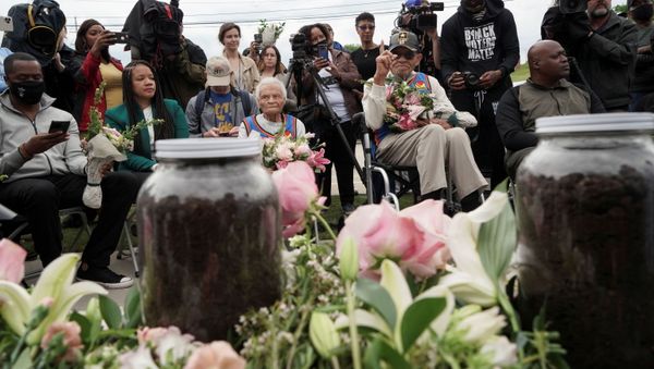 Survivors and siblings Viola Fletcher and Hughes Van Ellis attend the soil dedication at Stone Hill on the 100 year anniversary of the 1921 Tulsa Massacre in Tulsa, Oklahoma, U.S., May 31, 2021 - Sputnik International