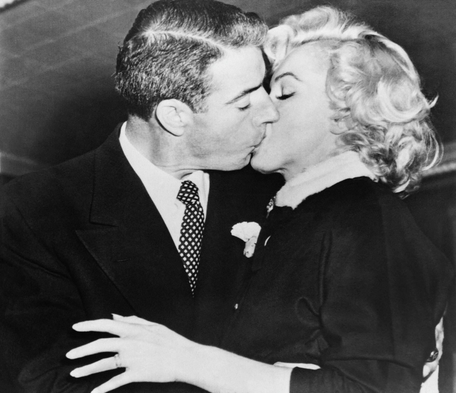 Frank Sinatra 'Never Got Over' Marilyn Monroe's Death, Considered It a 'Disaster' - Report Frank Sinatra 'Never Got Over' Marilyn Monroe's Death, Considered It a 'Disaster' - Report - Sputnik International, 1920, 26.06.2021