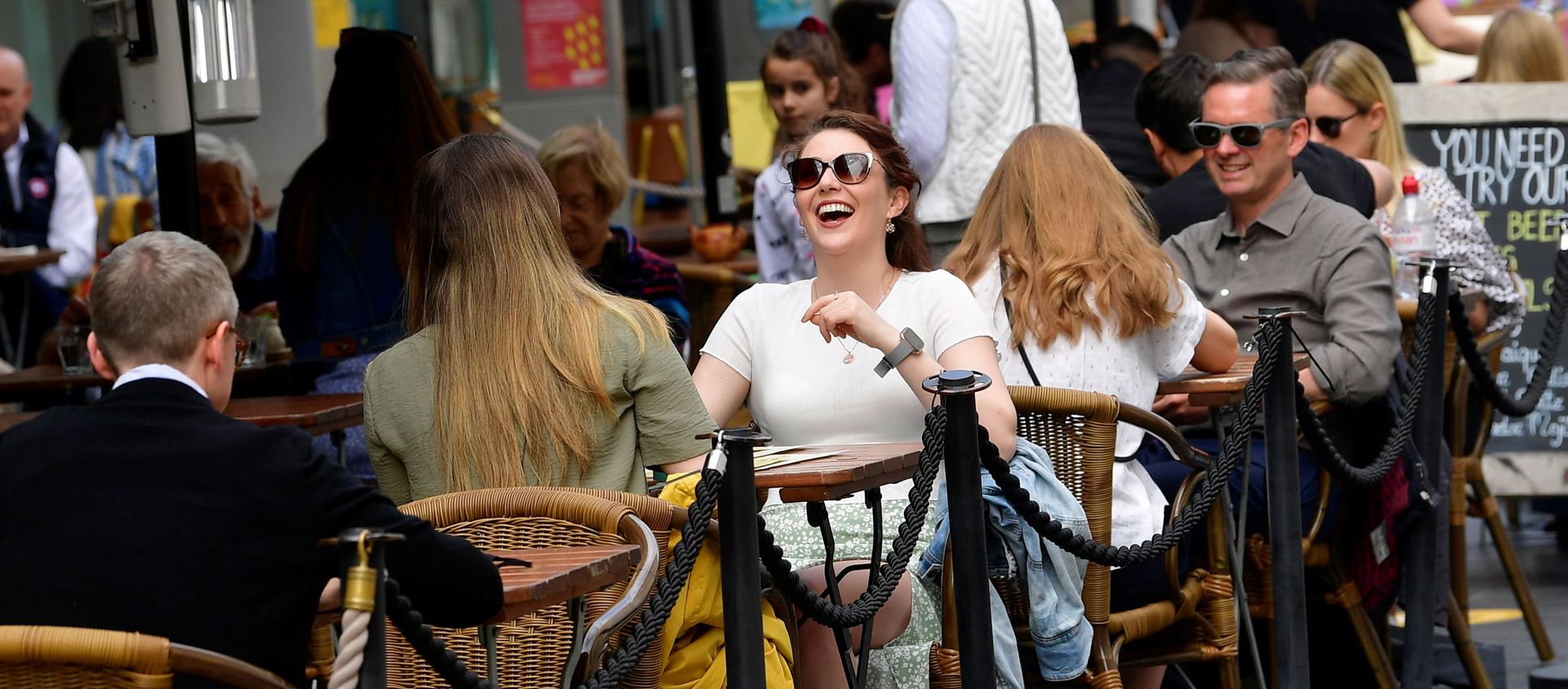 People relax at outdoor dining areas on the South Bank, as lockdown restrictions continue to ease amidst the spread of the coronavirus disease (COVID-19) pandemic, in London, Britain May 28, 2021 - Sputnik International, 1920, 02.06.2021