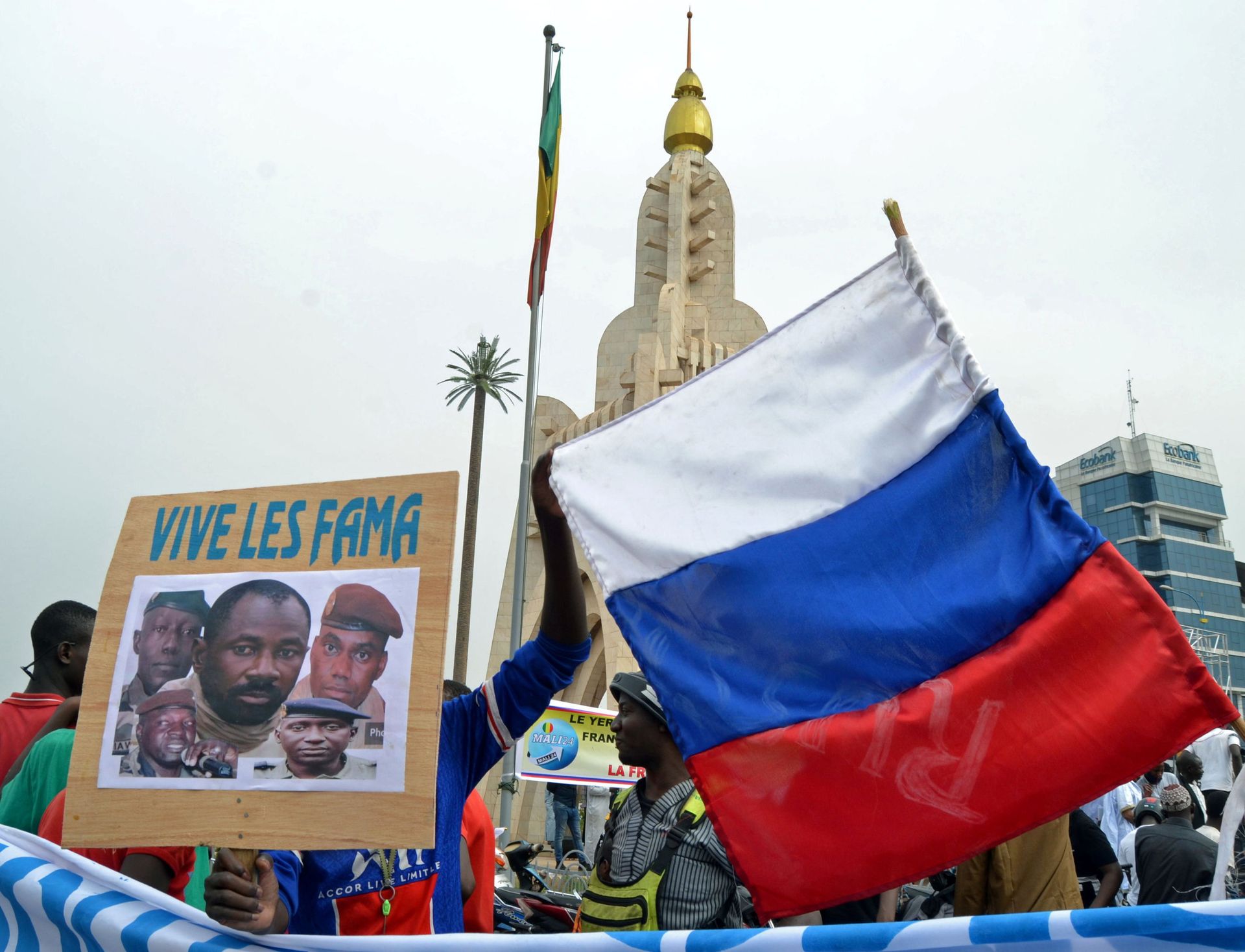 Malians holds a photograph with an image of coup leader Colonel Assimi Goita, who overthrew the president and prime minister this week, and Russia's flag during a pro-Malian Armed Forces (FAMA) demonstration in Bamako, Mali, May 28, 2021 Malians holds a photograph with an image of coup leader Colonel Assimi Goita, who overthrew the president and prime minister this week, and Russia's flag during a pro-Malian Armed Forces (FAMA) demonstration in Bamako, Mali, May 28, 2021 - Sputnik International, 1920, 27.12.2021