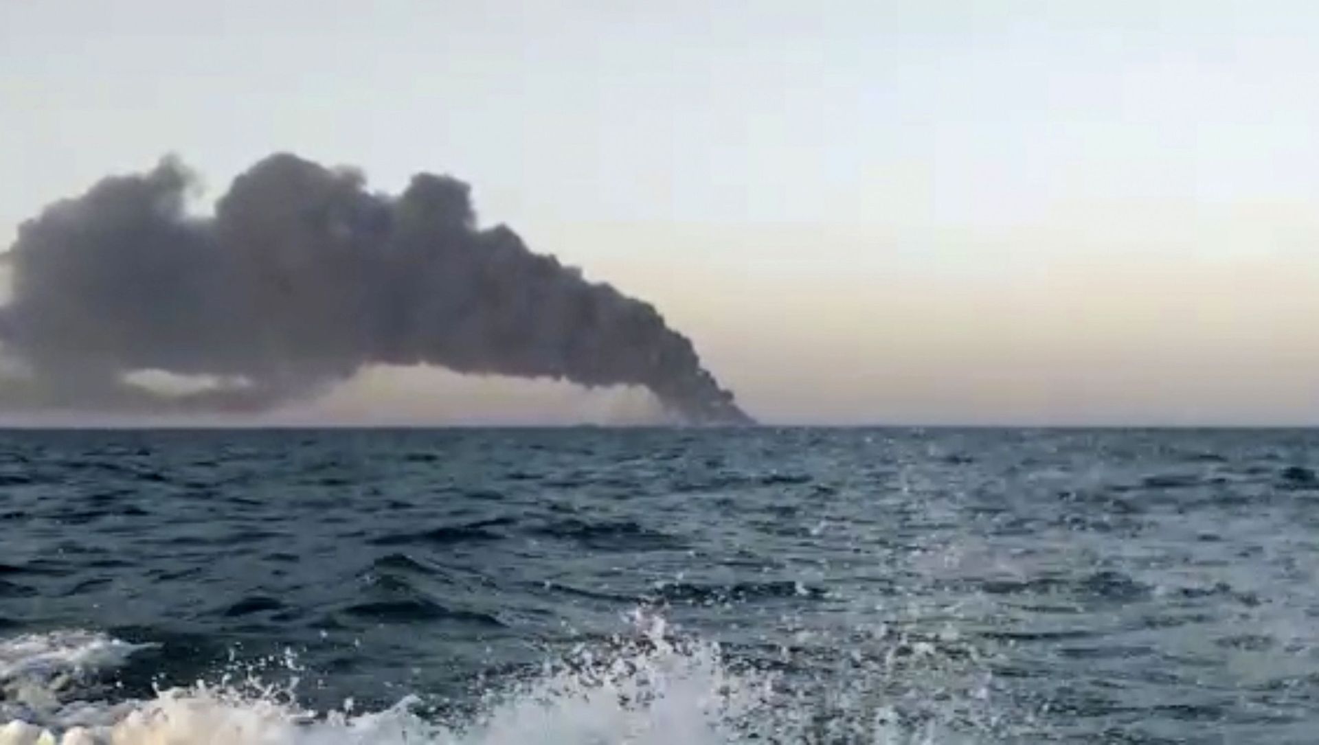 This image made from a video released on Wednesday, June 2, 2021 by Asriran.com, shows smoke rising from Iran's navy support ship Kharg in the Gulf of Oman This image made from a video released on Wednesday, June 2, 2021 by Asriran.com, shows smoke rising from Iran's navy support ship Kharg in the Gulf of Oman - Sputnik International, 1920, 02.06.2021