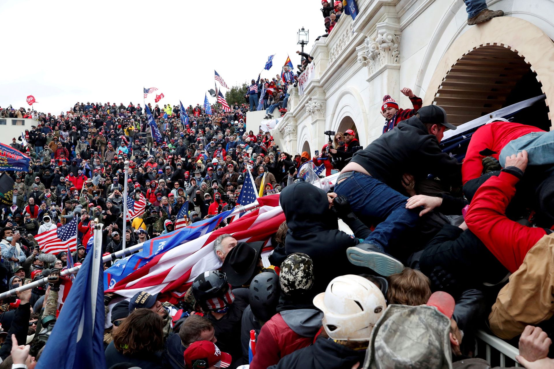 Pro-Trump protesters storm into the U.S. Capitol during clashes with police, during a rally to contest the certification of the 2020 U.S. presidential election results by the U.S. Congress, in Washington, U.S, January 6, 2021 Pro-Trump protesters storm into the U.S. Capitol during clashes with police, during a rally to contest the certification of the 2020 U.S. presidential election results by the U.S. Congress, in Washington, U.S, January 6, 2021 - Sputnik International, 1920, 18.09.2021