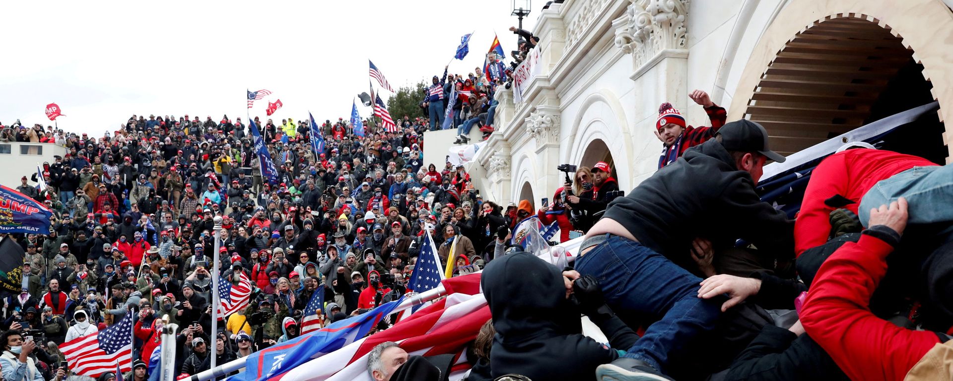 Pro-Trump protesters storm into the U.S. Capitol during clashes with police, during a rally to contest the certification of the 2020 U.S. presidential election results by the U.S. Congress, in Washington, U.S, January 6, 2021 Pro-Trump protesters storm into the U.S. Capitol during clashes with police, during a rally to contest the certification of the 2020 U.S. presidential election results by the U.S. Congress, in Washington, U.S, January 6, 2021 - Sputnik International, 1920, 17.12.2021