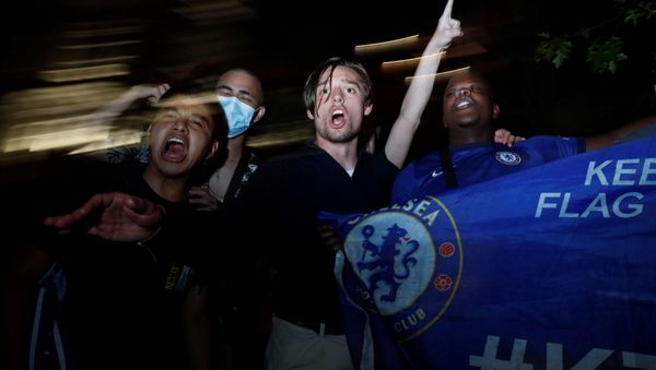 Soccer Football - Champions League - Fans in Porto after the Champions League Final Manchester City v Chelsea - Porto, Portugal - May 29, 2021 Chelsea fans celebrate winning the Champions League - Sputnik International