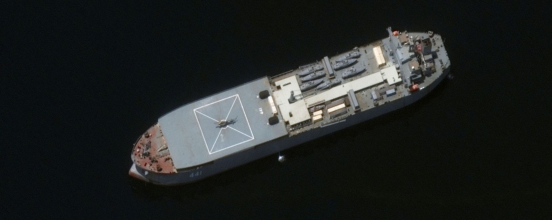 Iranian naval ship, the Makran, is seen near Larak Island, Iran, in this satellite image taken on May 10, 2021 Iranian naval ship, the Makran, is seen near Larak Island, Iran, in this satellite image taken on May 10, 2021 - Sputnik International, 1920, 14.09.2021