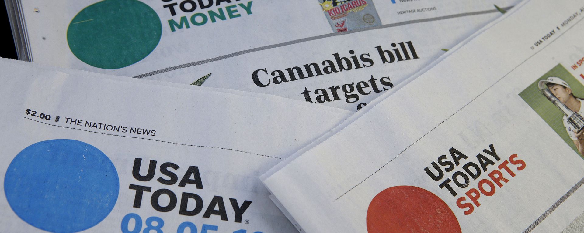 FILE - In this Aug. 5, 2019, file photo, sections of a USA Today newspaper rest together in Norwood, Mass. Gannett Co., Inc. reports earnings Thursday, Feb. 27. - Sputnik International, 1920, 16.06.2022