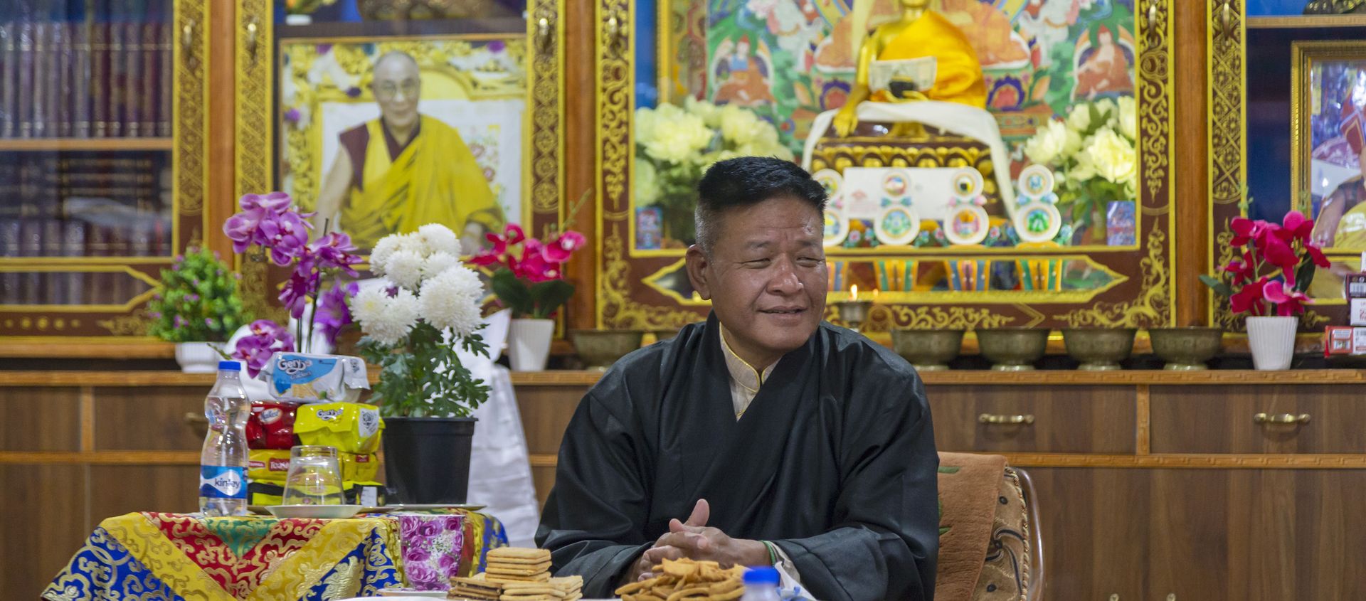 Penpa Tsering, the newly elected President of the Central Tibetan Administration, relaxes at the Ghadong monastery in Dharmsala, India, Thursday, May 27, 2021.  - Sputnik International, 1920, 05.06.2021