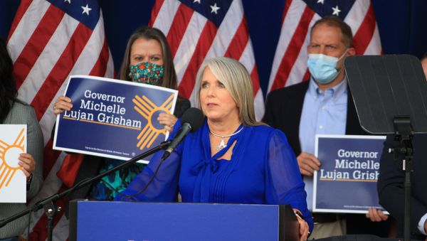 New Mexico Gov. Michelle Lujan Grisham looks up toward a group of protesters as she announces her intention to seek reelection during a campaign rally in Albuquerque, New Mexico, on Thursday, June 3, 2021. The rally was cut short as the protesters' chants drowned out Lujan Grisham and the other speakers. (AP Photo/Susan Montoya Bryan) - Sputnik International