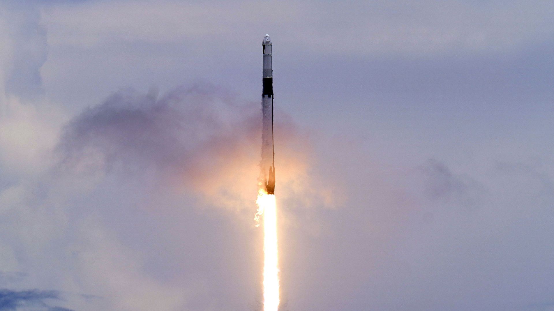 A SpaceX Falcon 9 rocket with a Dragon 2 spacecraft lifts off on Pad 39A at the Kennedy Space Center for a re-supply mission to the International Space Station from Cape Canaveral, Fla., Thursday, June 3, 2021. - Sputnik International, 1920, 18.04.2023