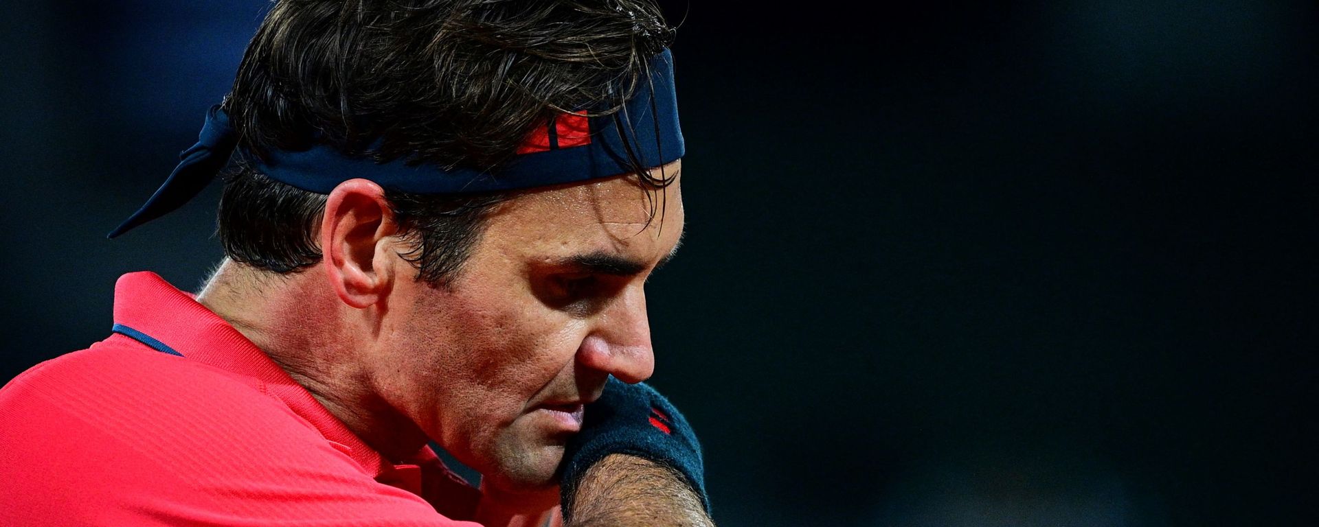 Switzerland's Roger Federer reacts as he plays against Germany's Dominik Koepfer during their men's singles third round tennis match on Day 7 of The Roland Garros 2021 French Open tennis tournament in Paris on June 5, 2021.  - Sputnik International, 1920, 06.06.2021