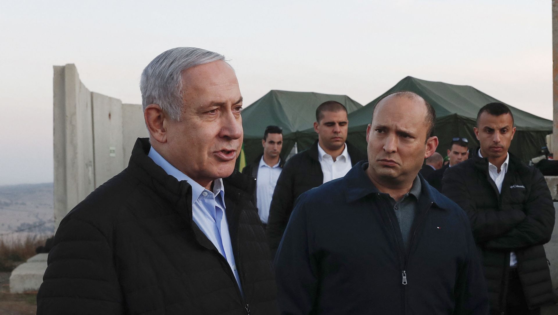 Israel's Prime Minister Benjamin Netanyahu (L) and Defence Minister Naftali Bennett (2nd) visit an army base in the Israeli-annexed Golan Heights overlooking Syrian territory, on November 24, 2019.  - Sputnik International, 1920, 06.06.2021