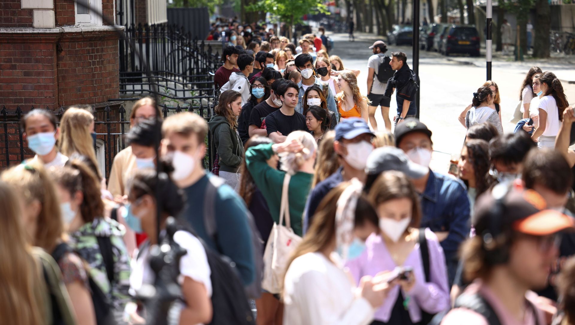 People queue outside a vaccination centre for young people and students at the Hunter Street Health Centre, amid the coronavirus disease (COVID-19) outbreak, in London, Britain, 5 June 2021 People queue outside a vaccination centre for young people and students at the Hunter Street Health Centre, amid the coronavirus disease (COVID-19) outbreak, in London, Britain, 5 June 2021 - Sputnik International, 1920, 09.06.2021